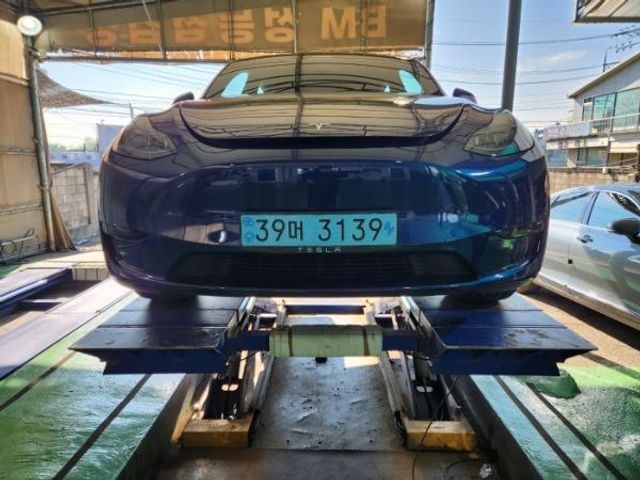Tesla Model Y 2023 — inspection photo 1