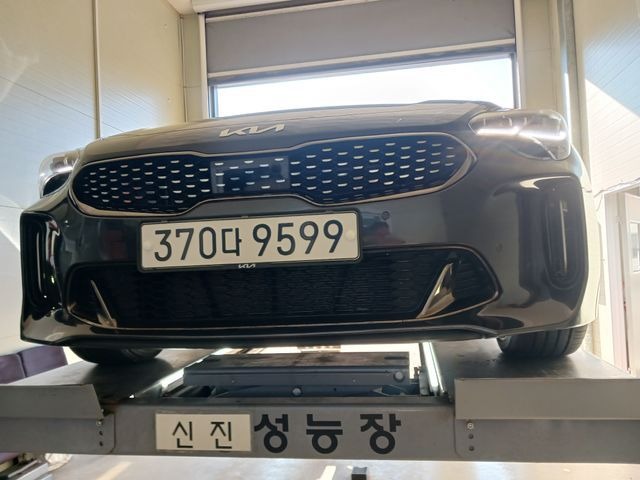 Kia Stinger 2023 — inspection photo 1