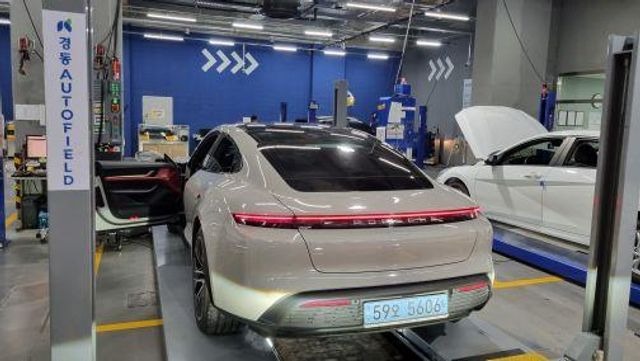 Porsche Taycan 2023 — inspection photo 2