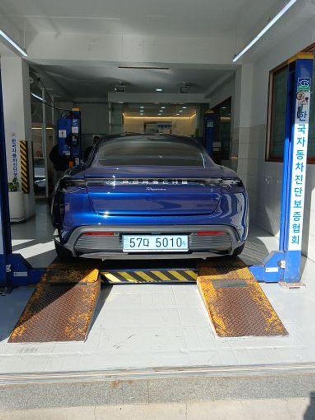 Porsche Taycan 2022 — inspection photo 2