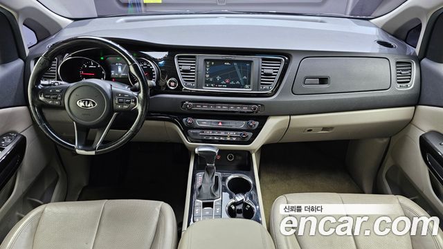 Kia Carnival — interior