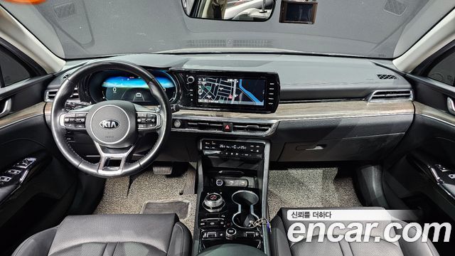 Kia K5 — interior