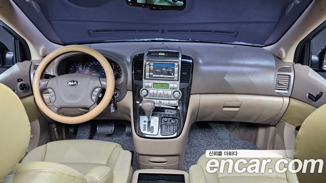 Kia Carnival — interior