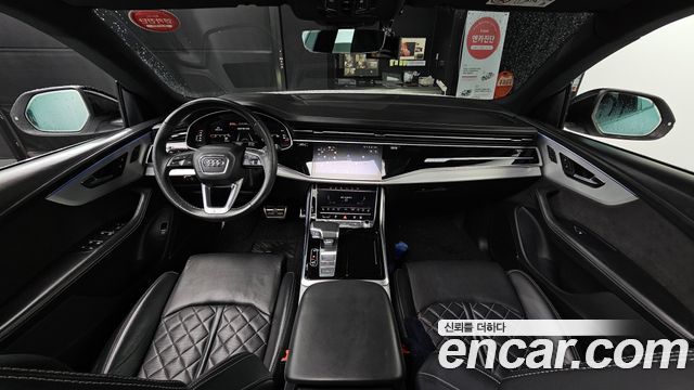 Audi Q8 — interior