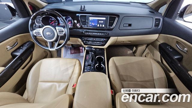 Kia Carnival — interior