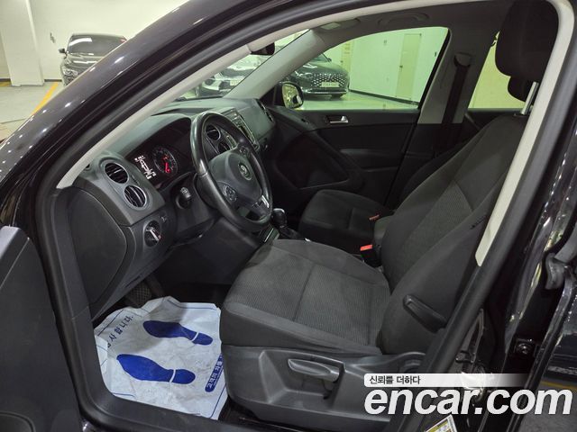 Volkswagen Tiguan — interior