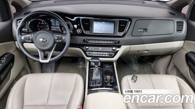 Kia Carnival — interior
