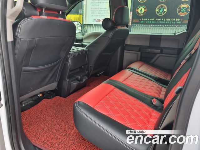 Ford F-150 — interior