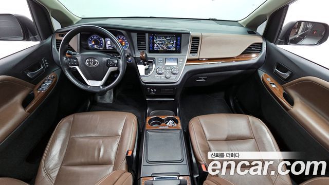 Toyota Sienna — interior