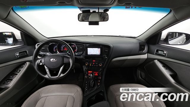 Kia K5 — interior