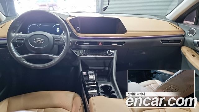 Hyundai Sonata — interior