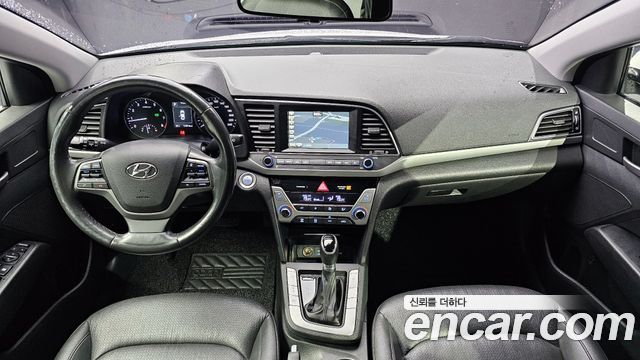Hyundai Avante — interior