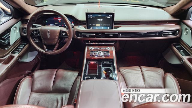 Lincoln Aviator — interior