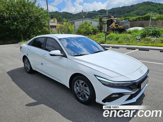 Hyundai Avante — interior