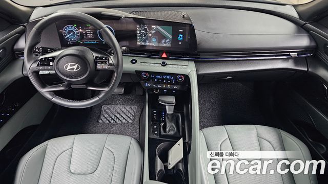 Hyundai Avante — interior