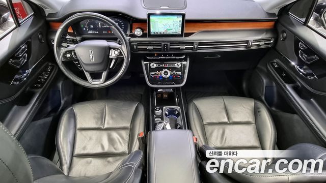 Lincoln Corsair — interior