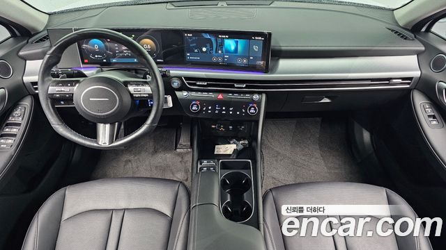 Hyundai Sonata — interior