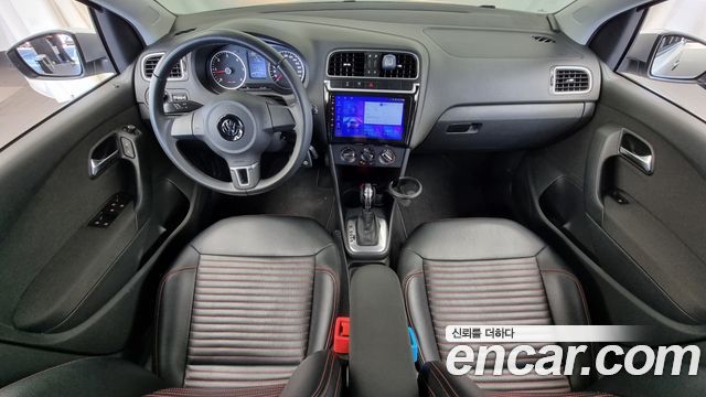 Volkswagen Polo — interior