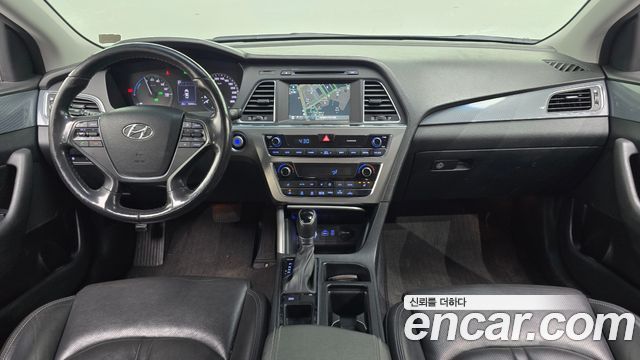 Hyundai Sonata — interior