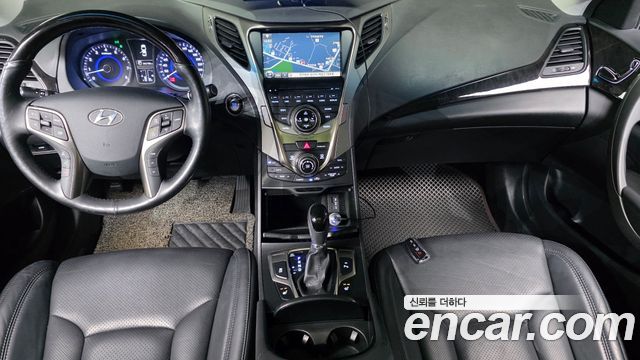 Hyundai Grandeur — interior