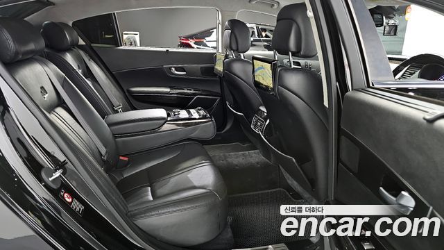 Kia K9 — interior