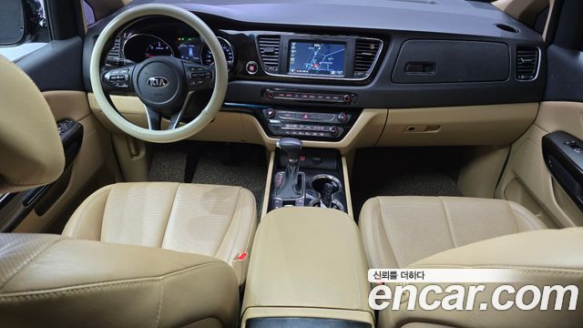 Kia Carnival — interior