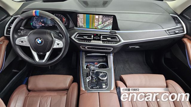 BMW X7 — interior