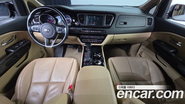 Kia Carnival — interior