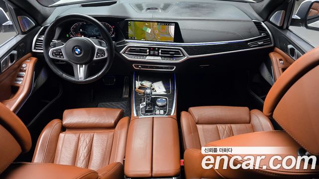 BMW X7 — interior