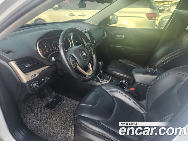 Jeep Cherokee — interior
