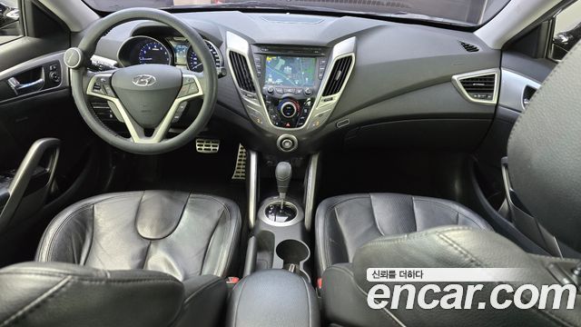 Hyundai Veloster — interior