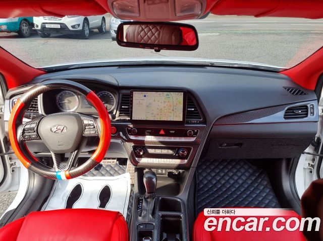 Hyundai Sonata — interior