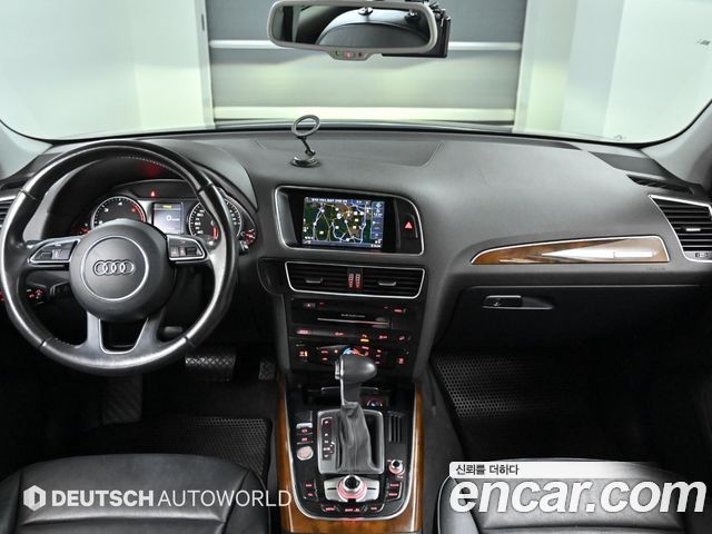 Audi Q5 — interior