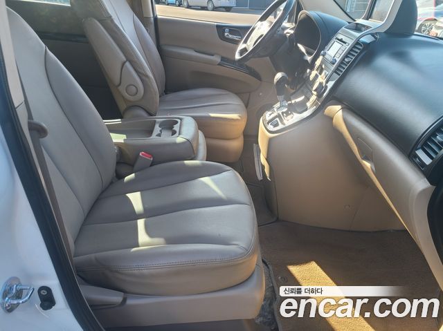 Kia Carnival — interior