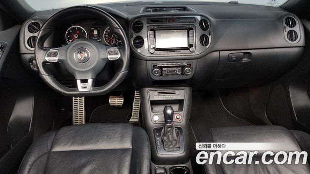 Volkswagen Tiguan — interior