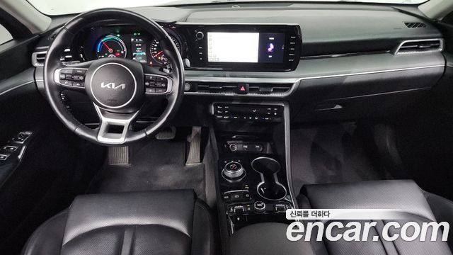 Kia K5 — interior