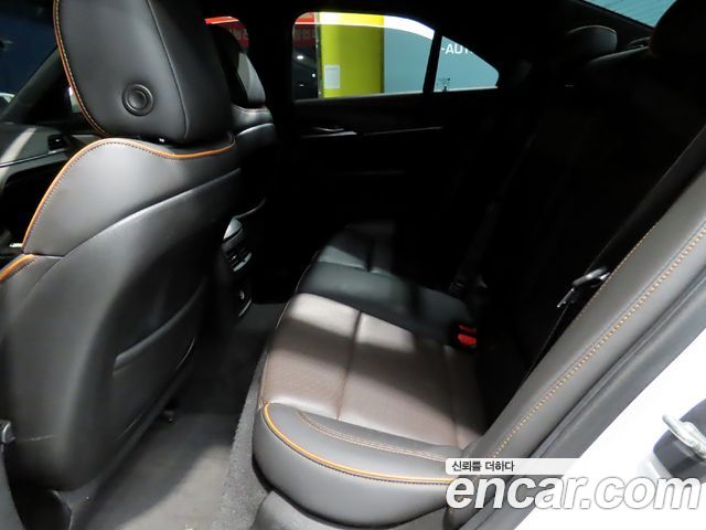 Cadillac CT4 — interior