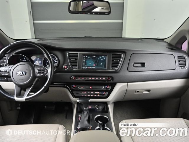 Kia Carnival — interior