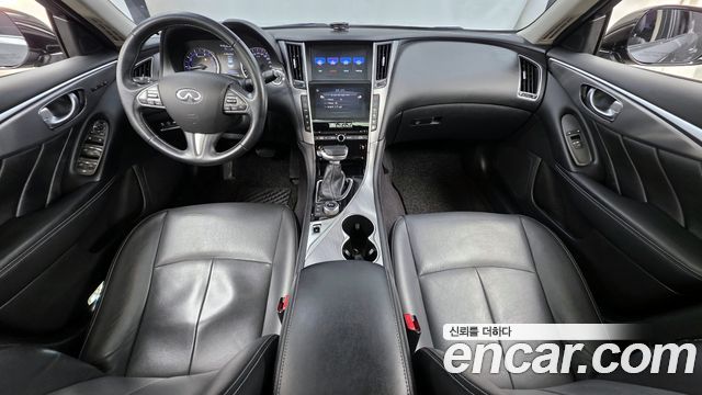 Infiniti Q50 — interior