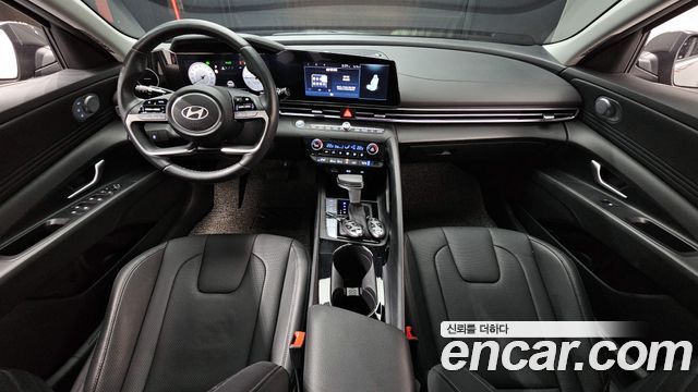Hyundai Avante — interior