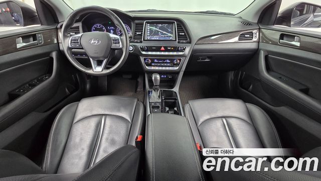 Hyundai Sonata — interior
