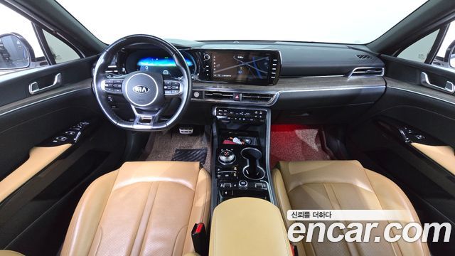 Kia K5 — interior