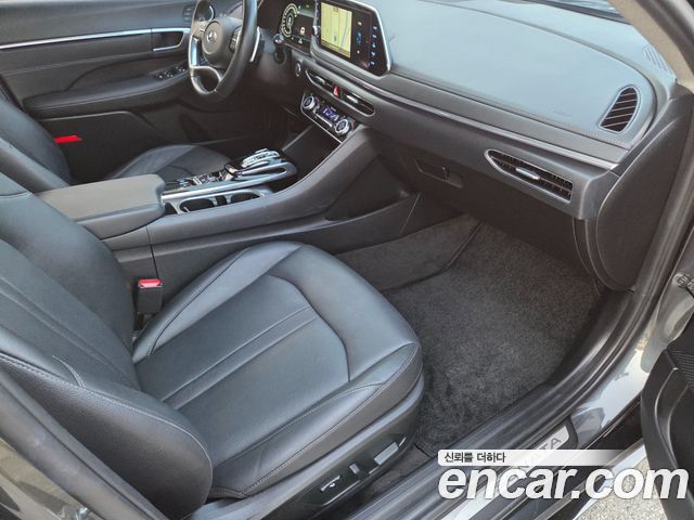 Hyundai Sonata — interior
