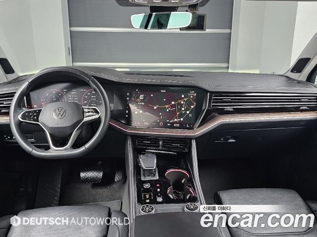 Volkswagen Touareg — interior