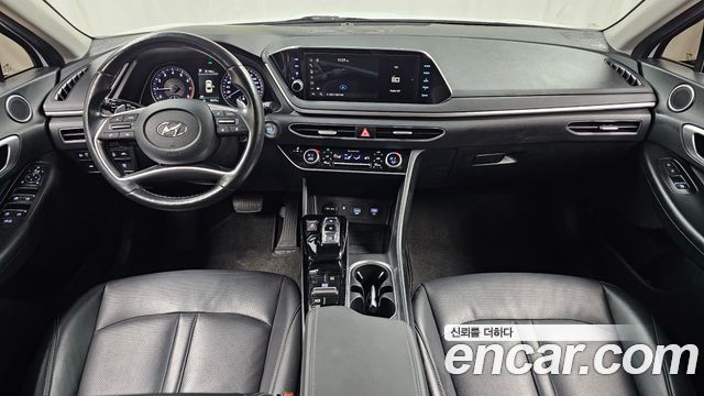 Hyundai Sonata — interior
