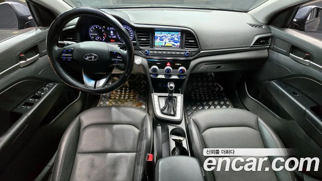 Hyundai Avante — interior