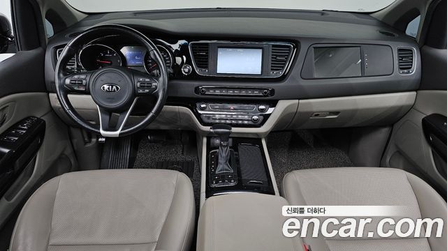 Kia Carnival — interior