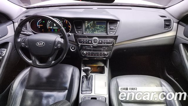 Kia K7 — interior