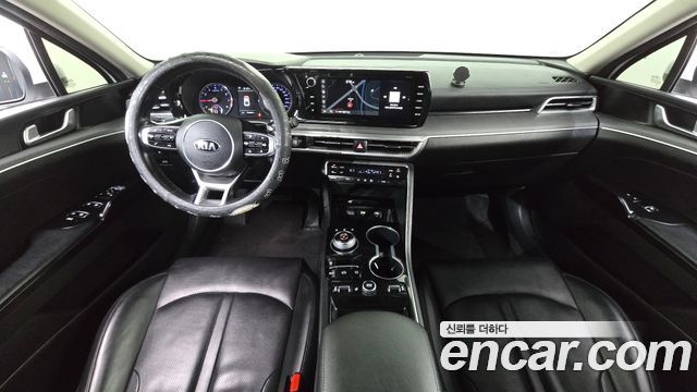Kia K5 — interior