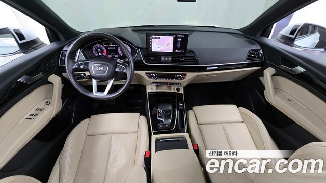 Audi Q5 — interior
